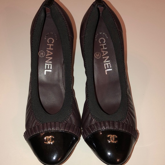 CHANEL Shoes - Chanel burgundy elastic ballet pump